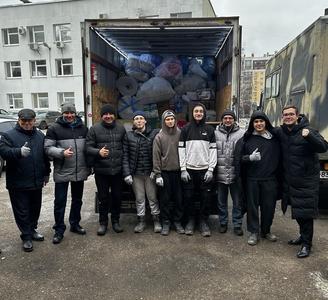Студенты-волонтеры колледжа помогли в погрузке гуманитарной помощи для бойцов СВО