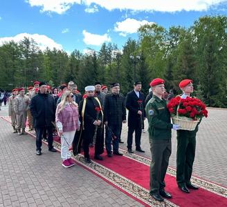 Торжественная церемония возложения цветов
