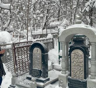 Шакирды Исламского колледжа им. Марьям Султановой посетили могилу муфтия Ризаэддина Фахретдинова
